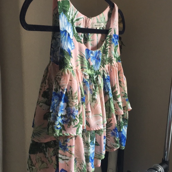 Light & Flowy Tropical Floral Print Pattern Blouse - Picture 3 of 6